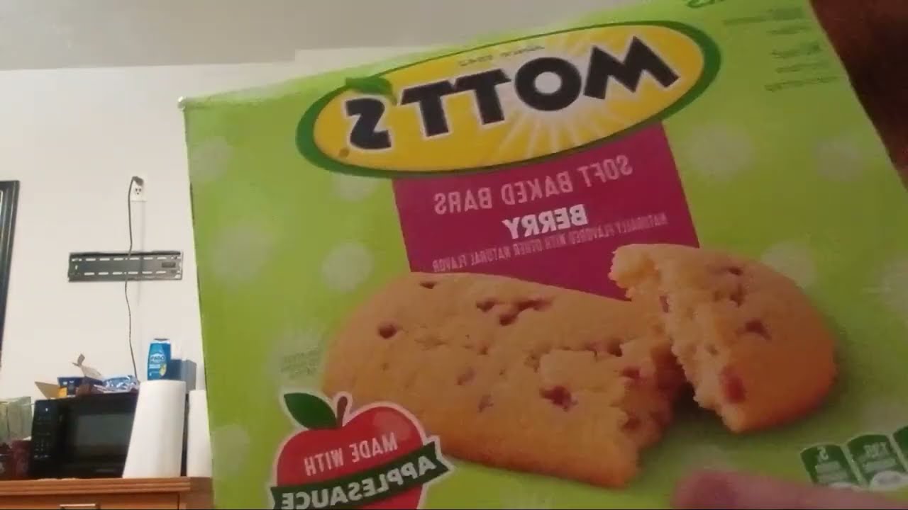 Mott's Soft Baked Bars Berry Flavor Review