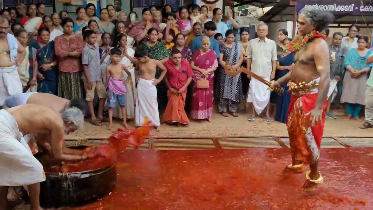 ശുകപുരം കുളംങ്കര ക്ഷേത്രത്തിലെ പാനയിൽനിന്ന് ഒരു ഭാഗം 