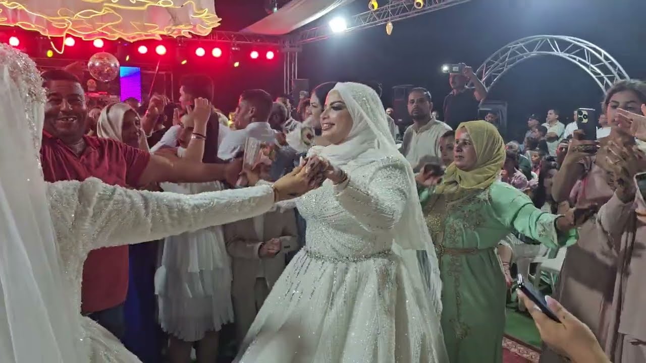 يما الحنانة طلي لفنان جزائري في عرس تونسي 