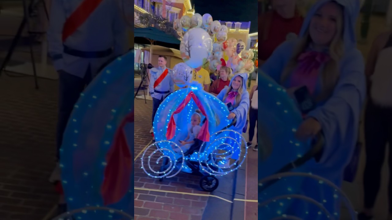 ✨Best Costumes at Cinderella&rsquo;s Carriage 🎃 | MNSSHP Disney Halloween Highlights!