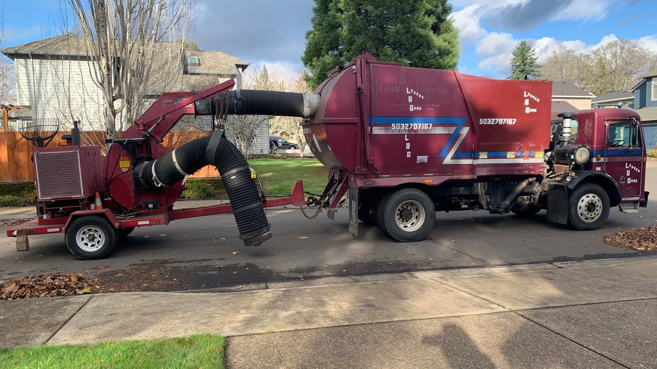 Old Bridgeport Ranger Petebilt 320 Leaf Vac Pick up