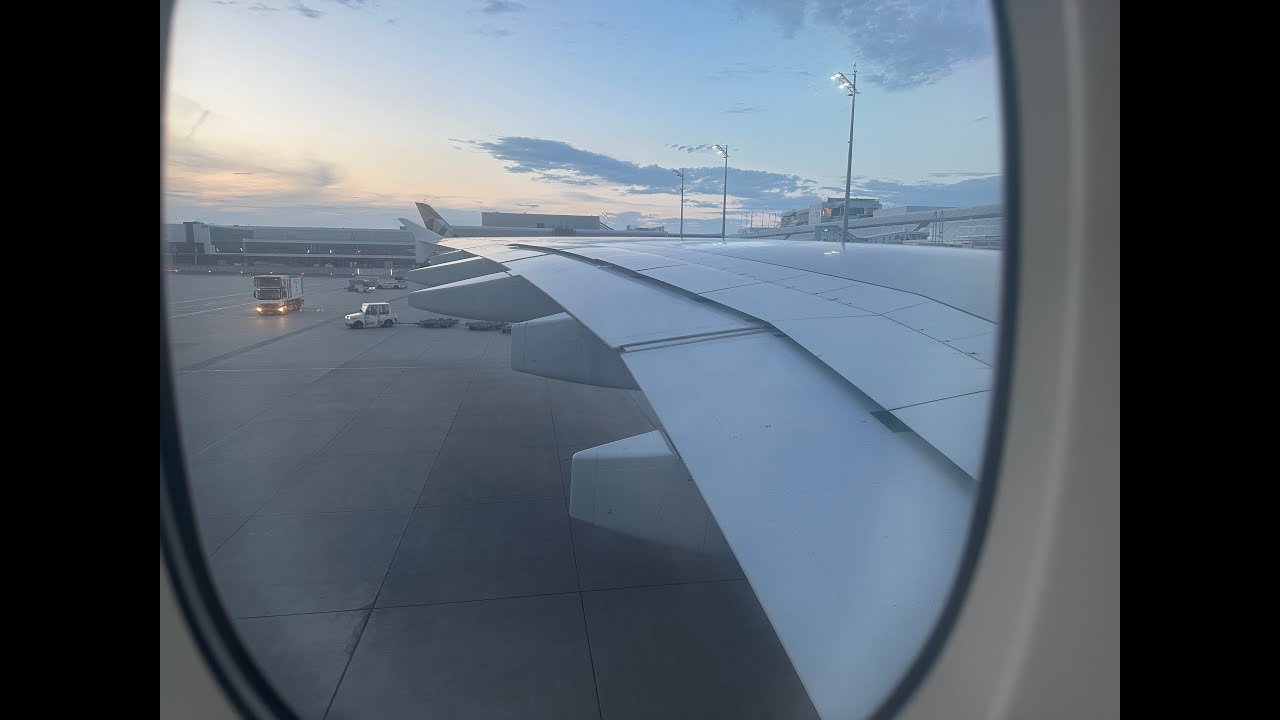 Anflug auf München Flughafen mit Airbus A380 von Dubai kommend