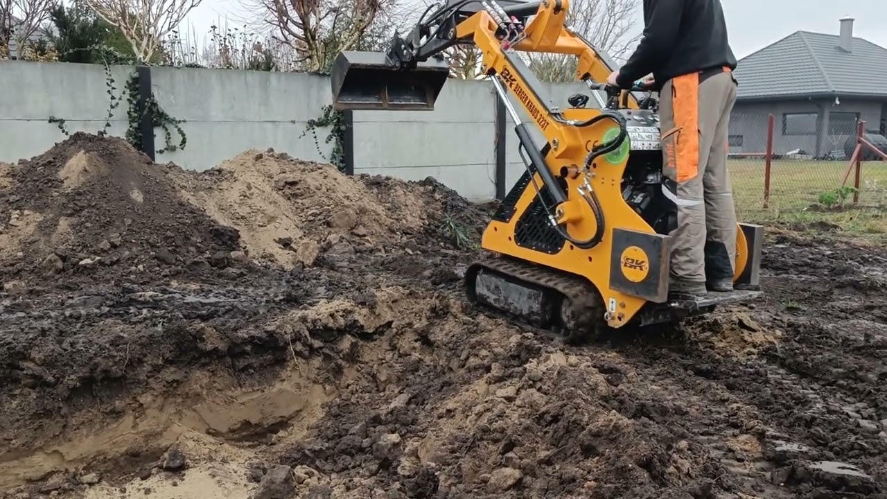 Ramię kopiące z łyżką skarpową - miniładowarka gąsienicowa