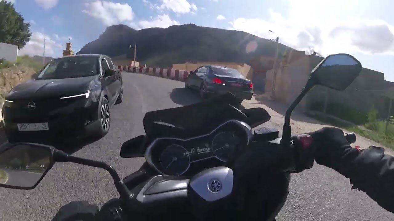 YAMAHA X-MAX 300 MONTAINS 5