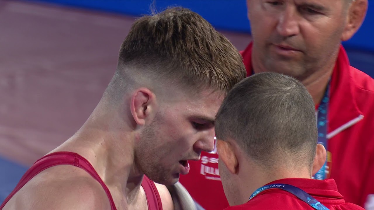 1/2 GR - 77 kg: T. LEVAI (HUN) v. R. VLASOV (RWF)