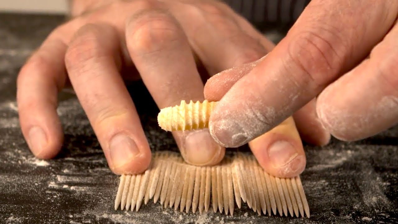 6 einfache Tricks, mit denen du Nudeln selber machen kannst, ohne Maschinen! Tortellini | Orichiette