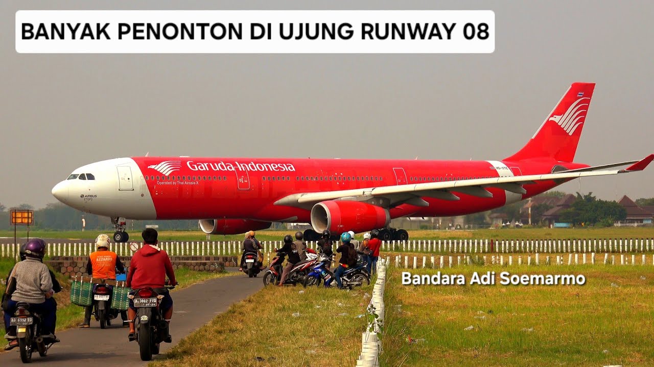 Banyak Penonton Berhenti Lihat Pesawat Garuda, Lion & Air Asia Airbus A330 Take Off di Runway 08