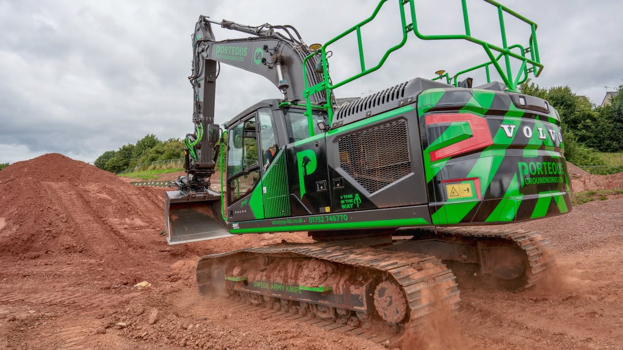 Porteous Groundworks New Volvo EC260 with Steelwrist X32