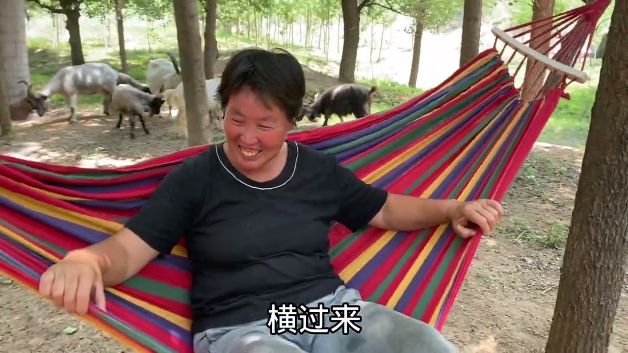 小红贴心送父亲节礼物，全家新鲜的轮流躺着睡，老爸洋溢幸福笑容 #父亲节礼物 #父母 #感动瞬间 #父母的爱最伟大 #孝顺