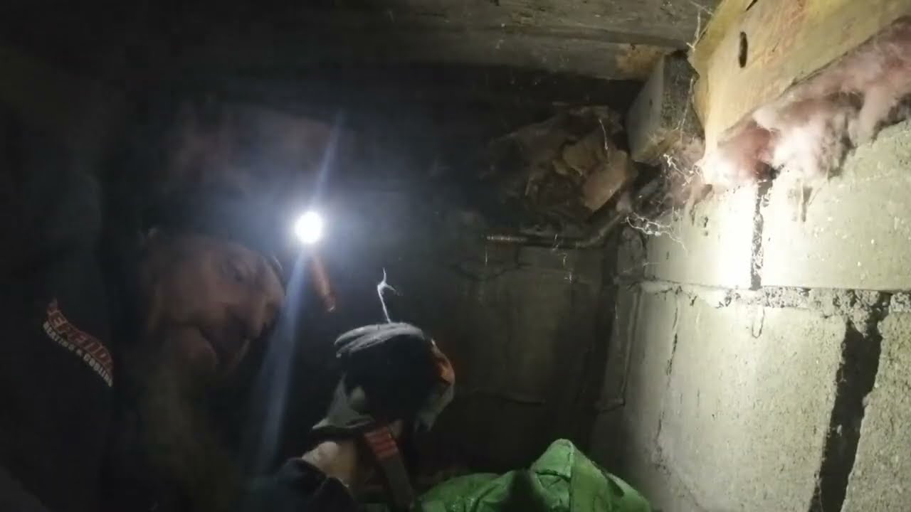 Повреждена котельная труба в подвальном помещении