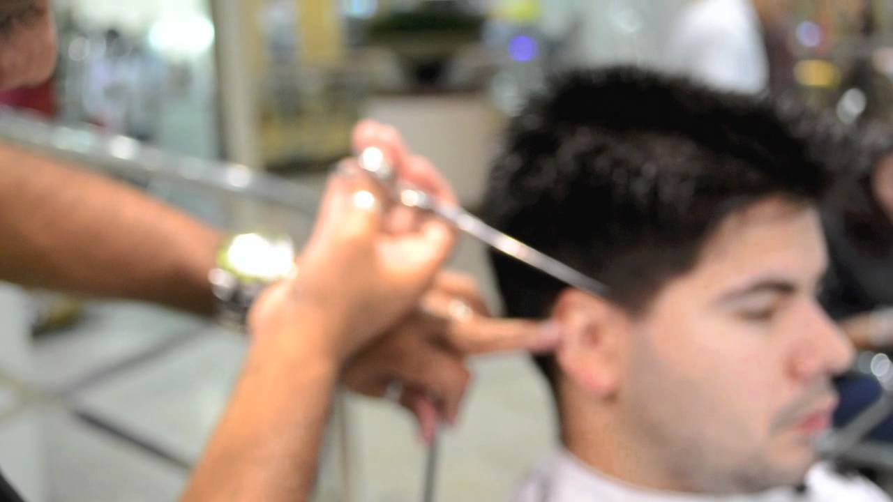 CORTE MASCULINO ESTILO BARBER SHOP