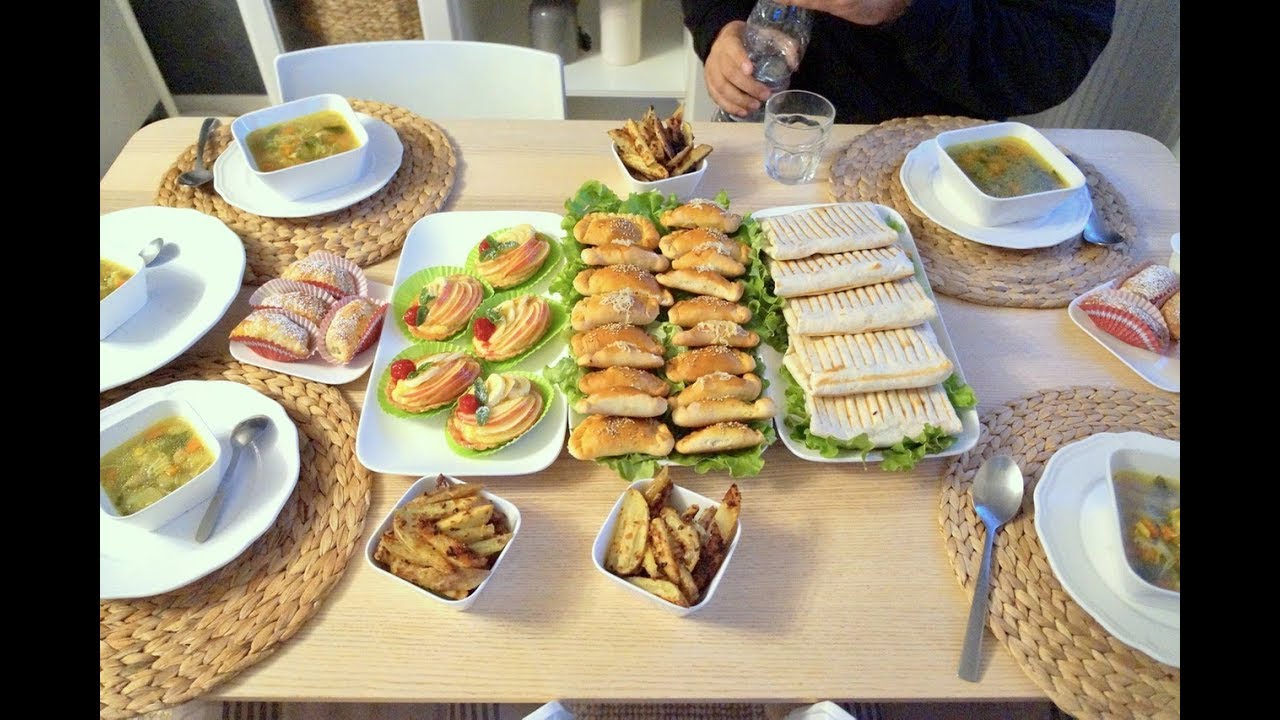 مائدة إفطار رمضان   : شوربة دجاج تارت الفواكه و سندويشات الطاكوس