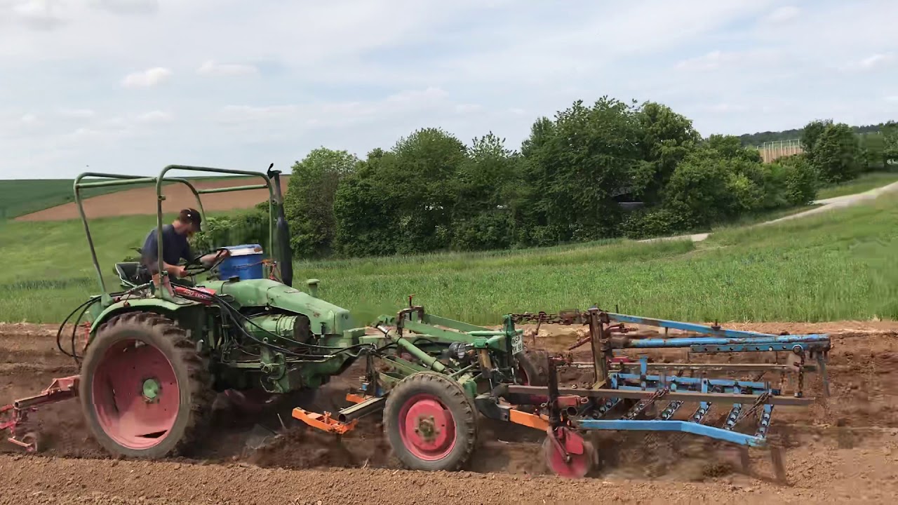 Kartoffelpflege mit Fendt Geräteträger F231GT