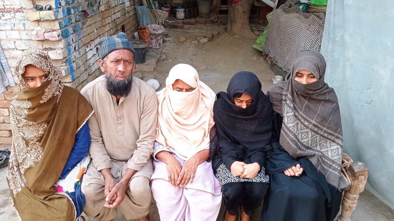 Sold the whole house for the sake of daughters || Rahe insaniyat|| Ao madad krain||
