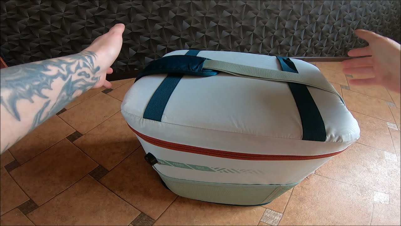 Сумка - холодильник для кемпинга COMPACT FRESH 25 л QUECHUA из ДЕКАТЛОНА.