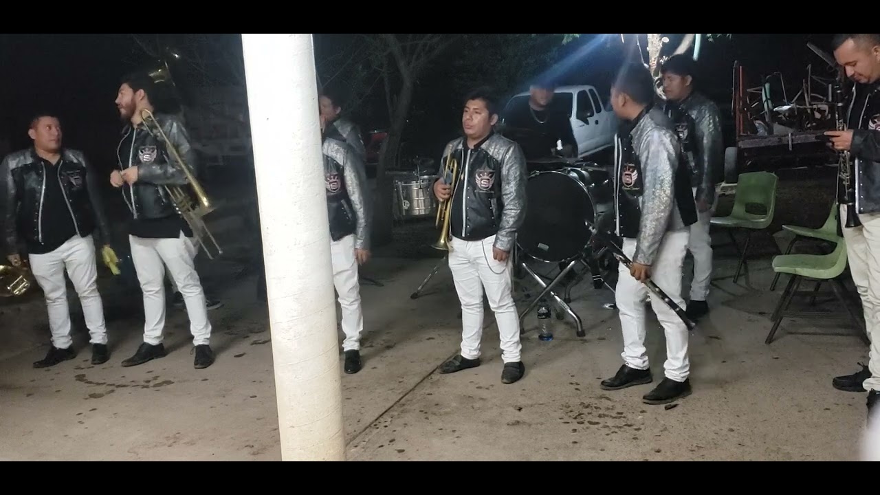 Banda Los Simones( puras tocaditas)