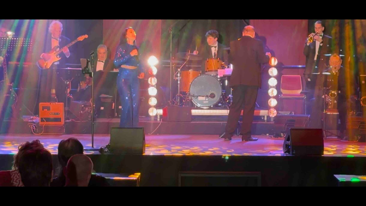 Reiner Schmuck Berolina Bigband x Laura Blue „I’m so excited“