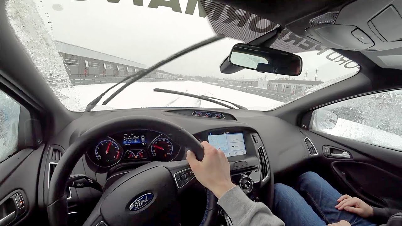 Как управлять Focus RS с помощью Drift Stick — обзор снежного дрифта на трассе M1 Concourse (бина...