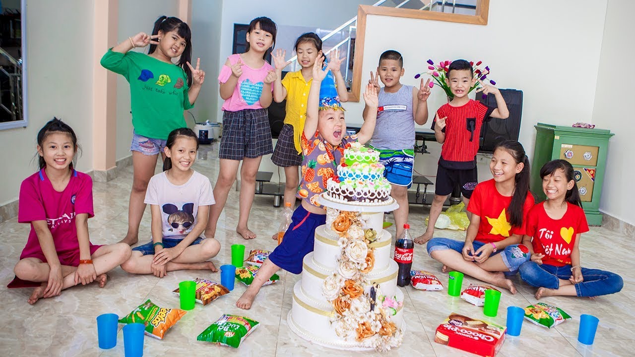 Kids Go To School | Day Birthday Of Chuns My Sister Buy 3-Tiered Birthday Cake Strawberry