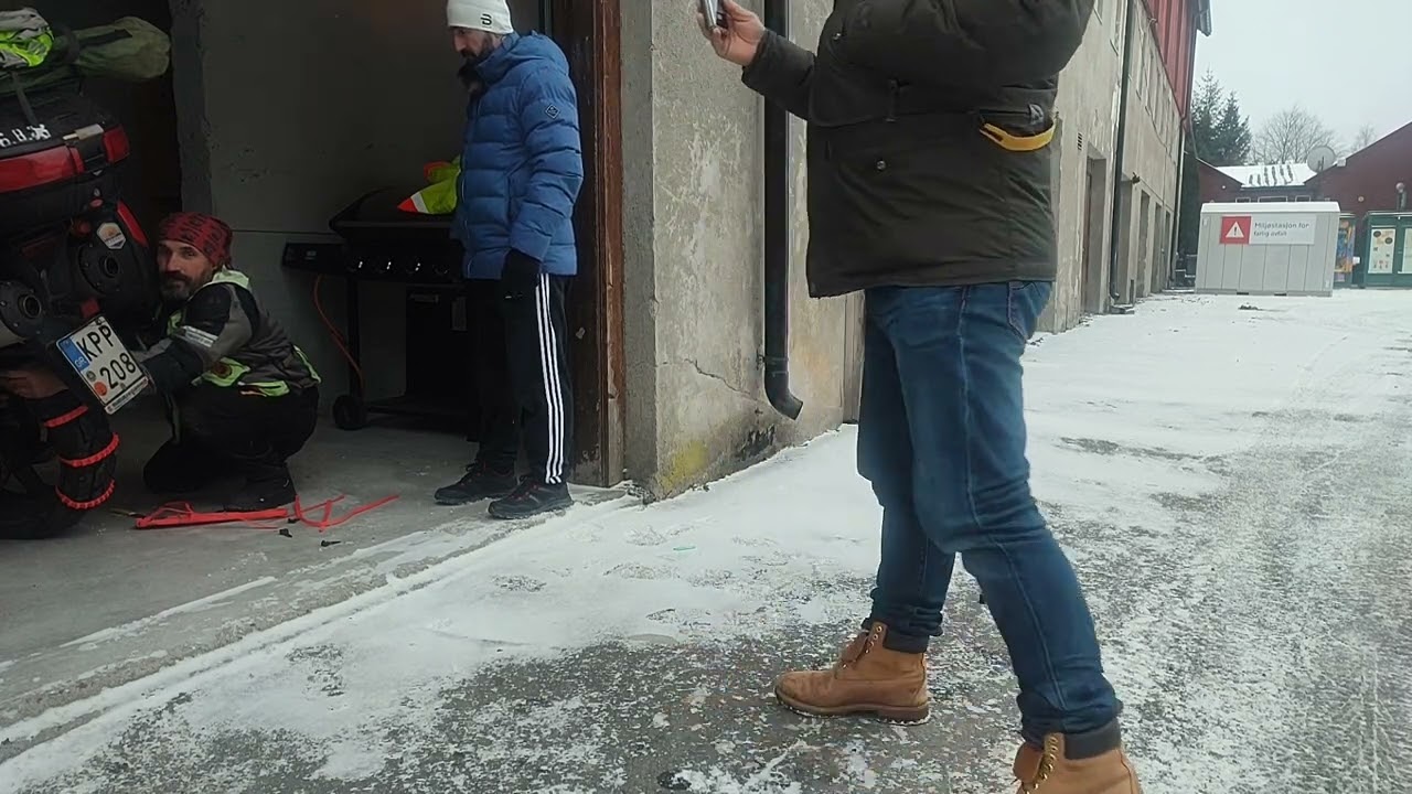 U detyruam te vendosim zinxhire.  se nuk leviznim nga bora .-5 grade..