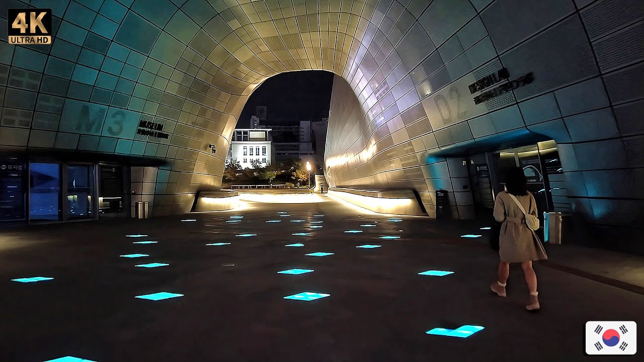 Late Autumn Night Walk Around Dongdaemun Design Plaza  (DDP) - Seoul 🇰🇷