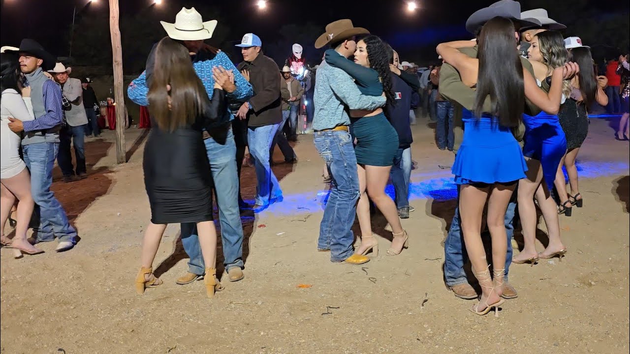 Unas norteñas con los Temibles de chihuahua en la casita se lleno la pista y se puso bueno el baile