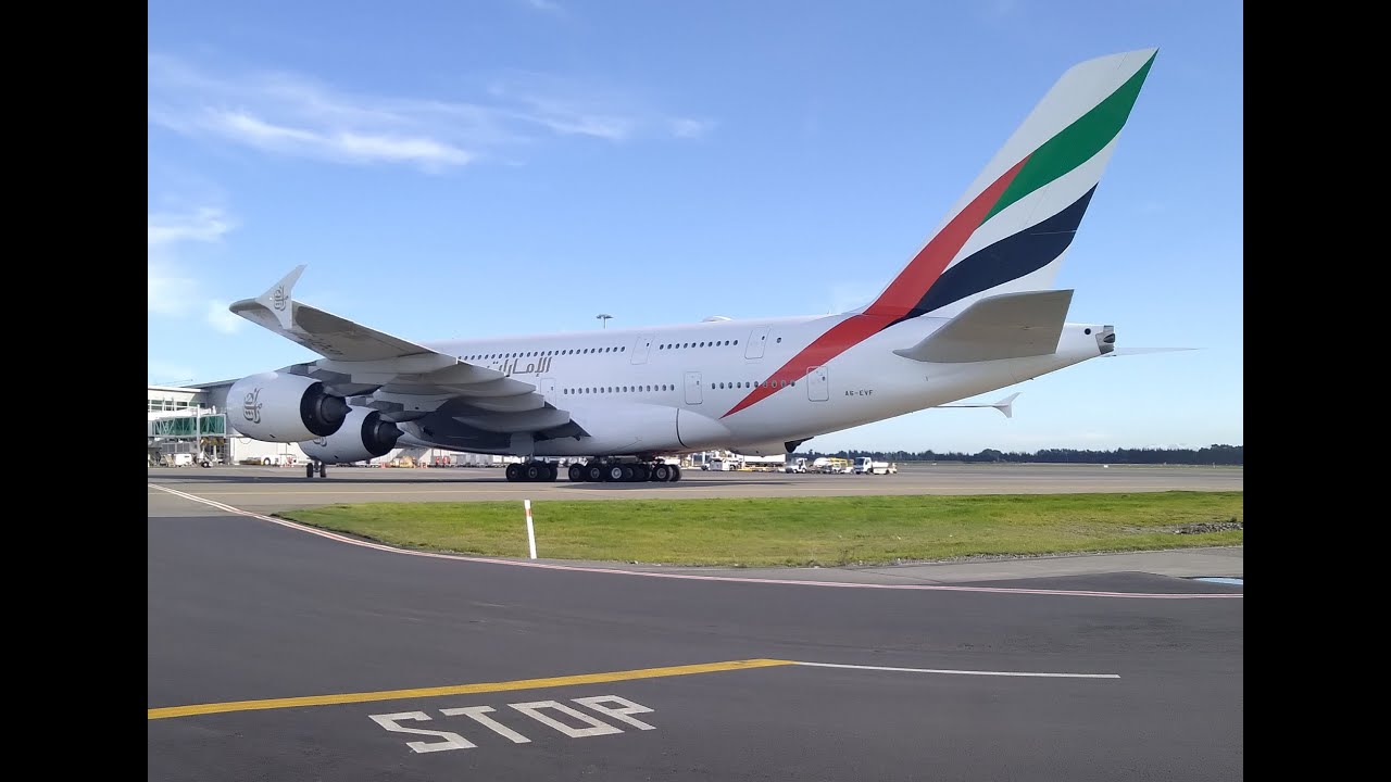 Auckland Airport Plane Spotting - Emirates A380 Landing -   29 Mar 2025