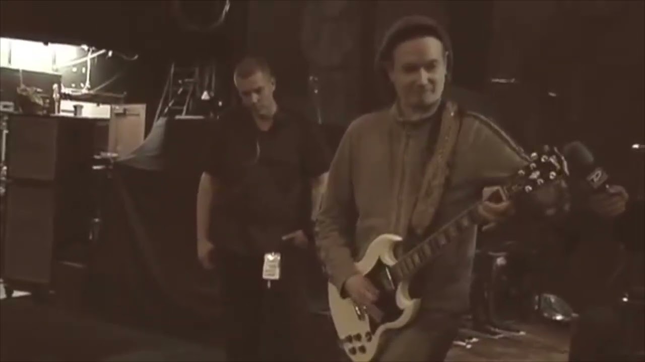 Dunlop TV – HIM's Linde & Mige show us their gear! (2010)