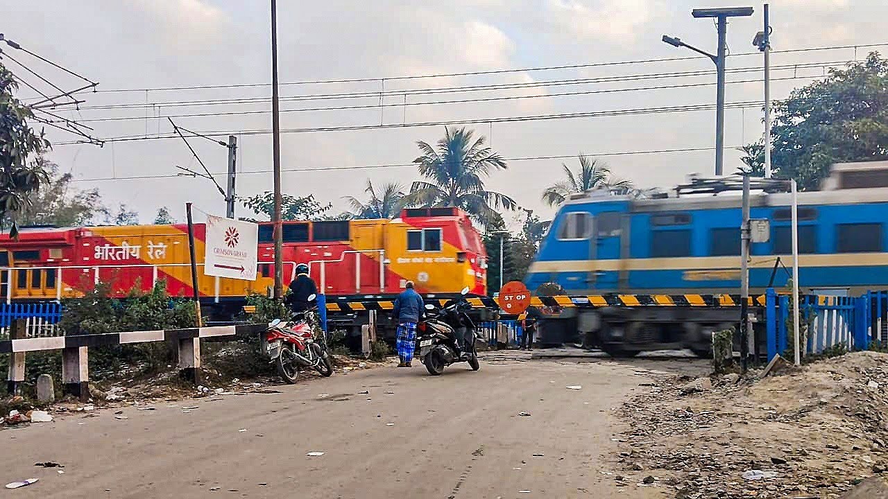 Indian 🇮🇳 Railgate Train crossing | Part- 43 | High speed Indian train.