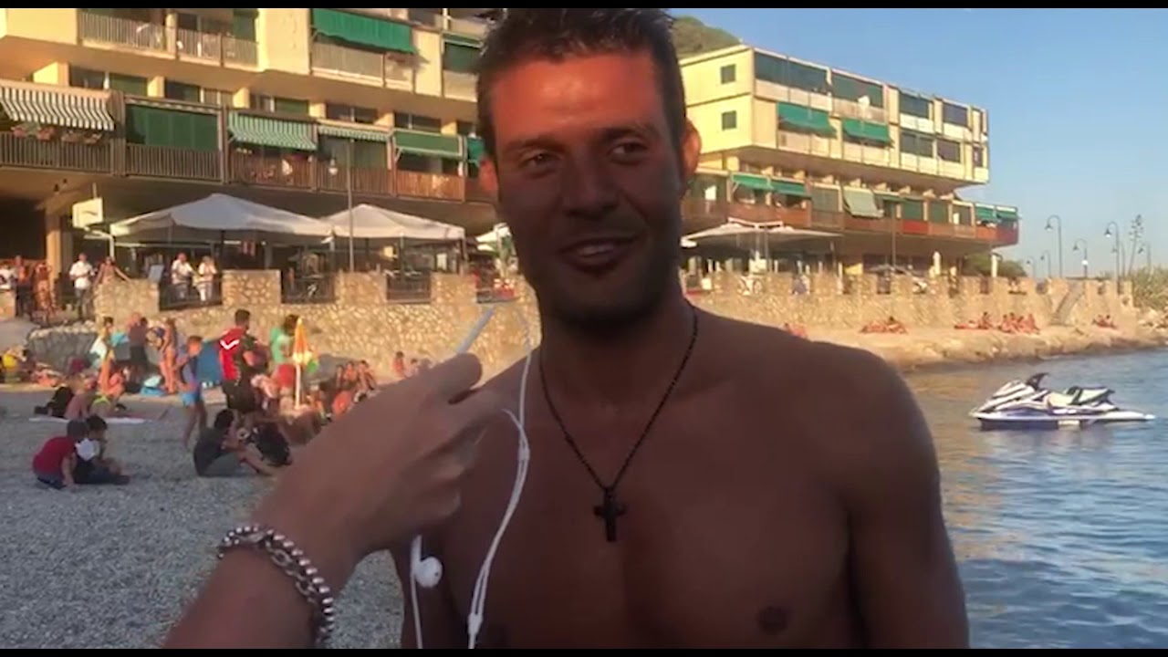 Flyboard, il campione Cristiano Perseu incanta Porto Azzurro