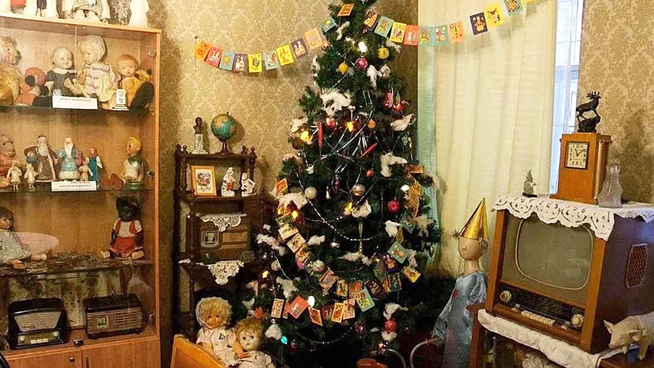 Decorating a Soviet New Year Tree / Like it was in the times of the USSR / Different Russia