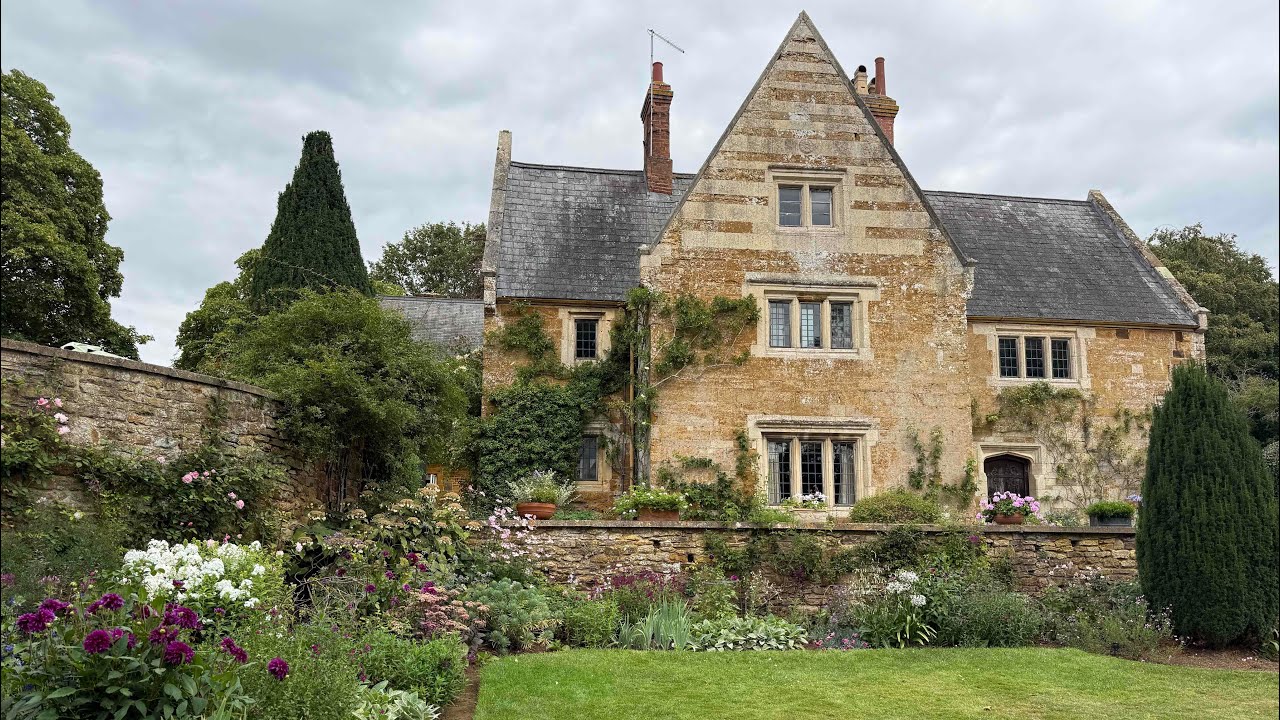 I Wasn’t expecting this! // Garden Visit to Coton Manor Garden // Garden tour 