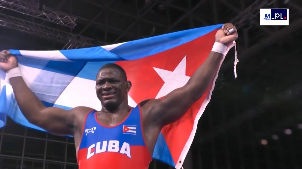 Mijaín López visita embajada cubana en China
