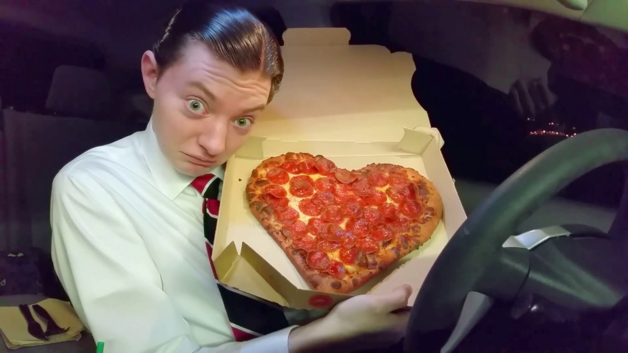 Pizza Hut Heart-Shaped Valentine's Day Pizza - Food Review