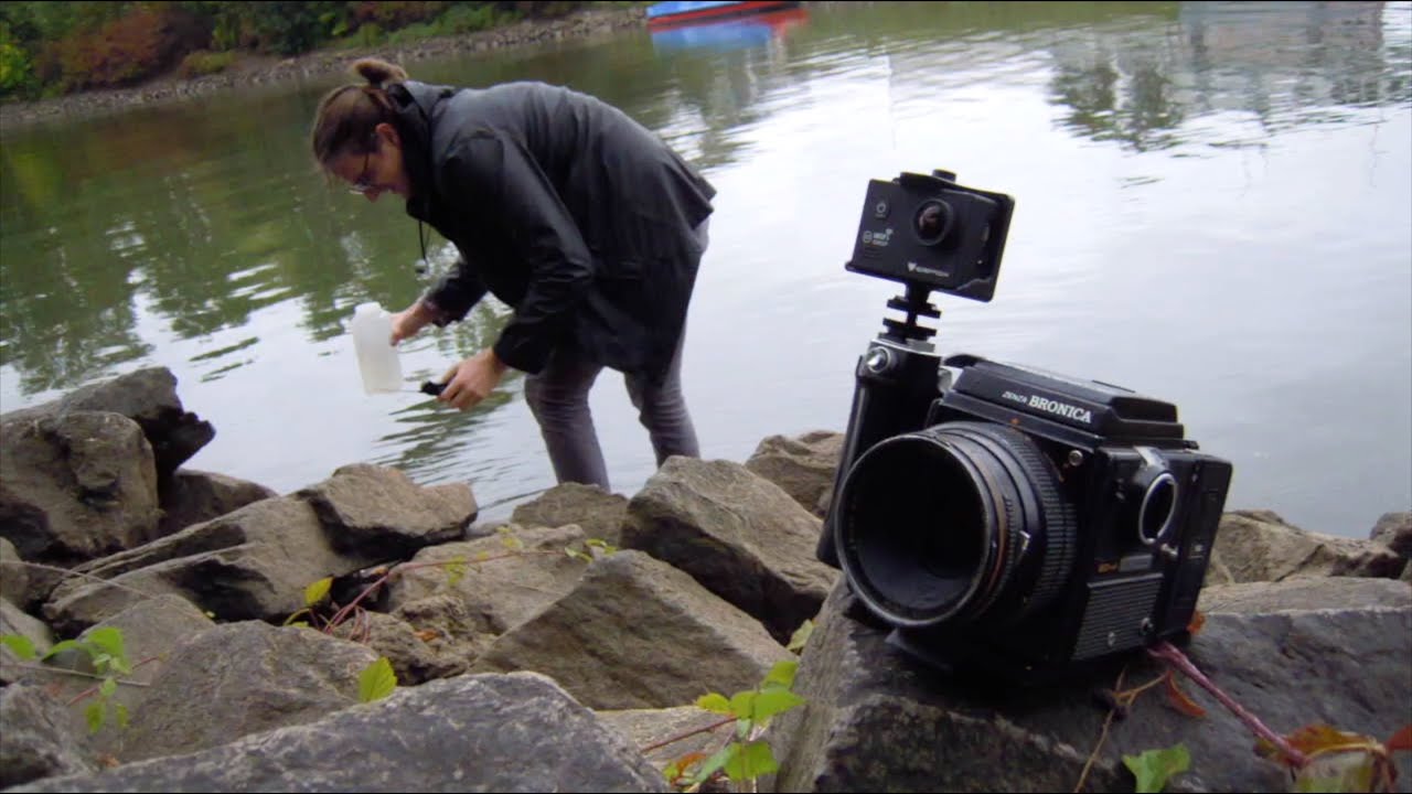 Rollfilm Experiment: mit Rheinwasser entwickeln