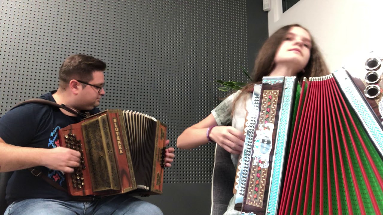 Kaja Zavr&scaron;nik in Klemen Ro&scaron;er (Glasbena &scaron;ola Ro&scaron;er)