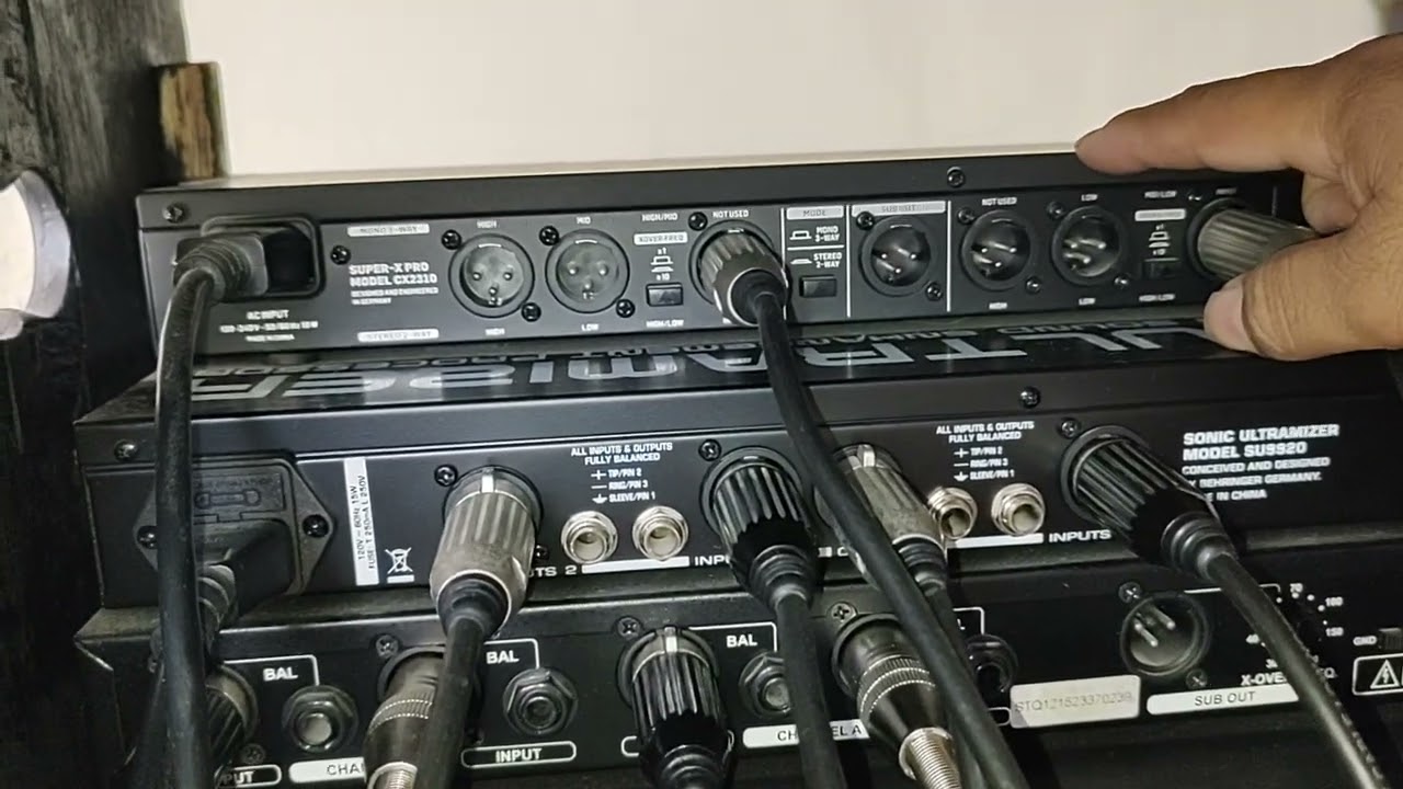 conectar equipo a 2 vías crossover Behringer CX 2310