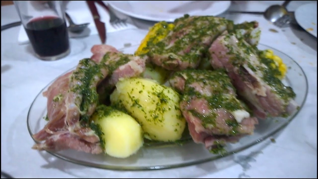 COMIENDO LAS COSTILLAS DE CERDO DE CASA TOMAS - TENERIFE