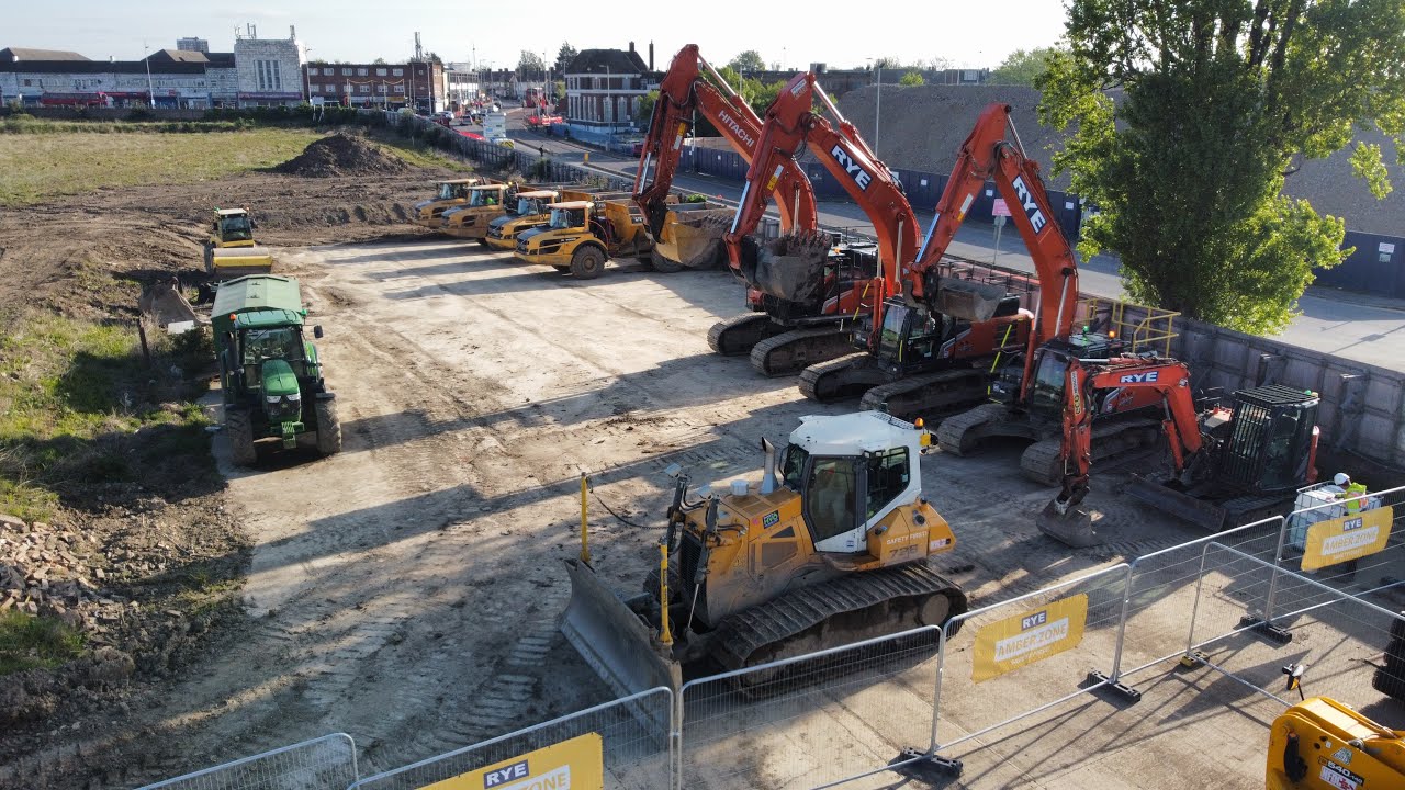 Muck Shifting Season Begins | Dagenham Earthworks | Zaxis 490-7 | Volvo A30G | Liebherr 726