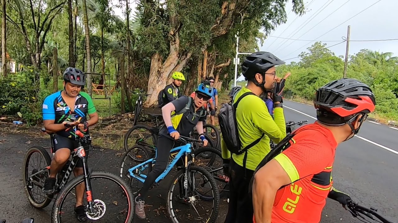 Cycling Sunday ride meet MTB Traxx at top of La Nicolière POV Mauritius