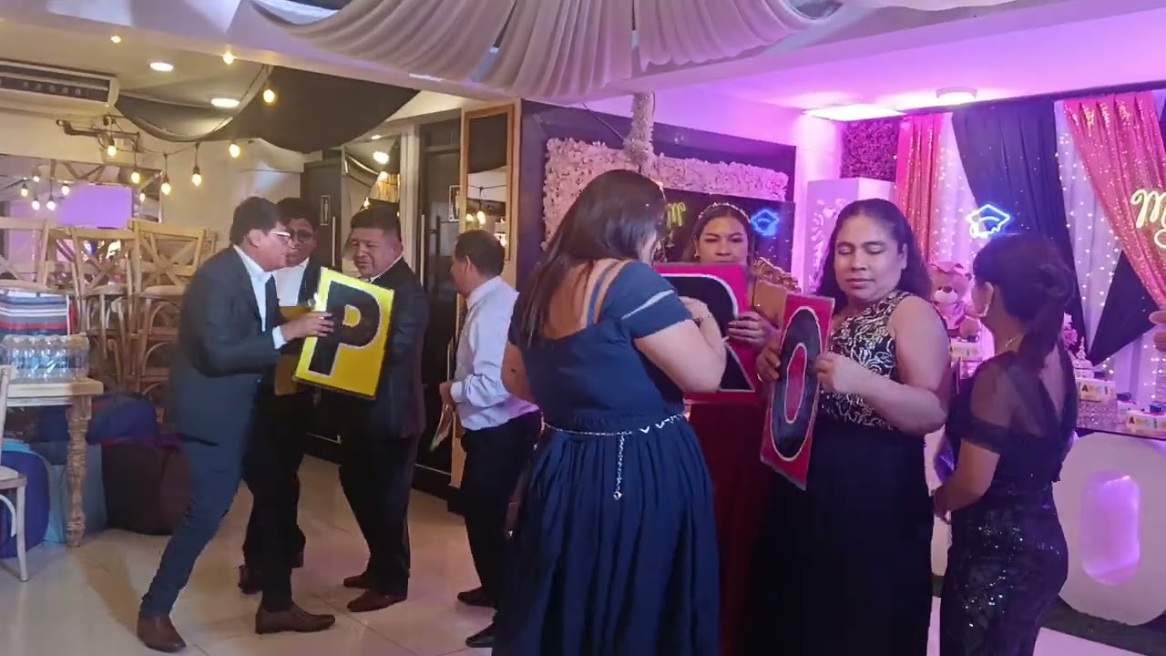 Juego de padres Juanpablinos en fiesta de promoción 
