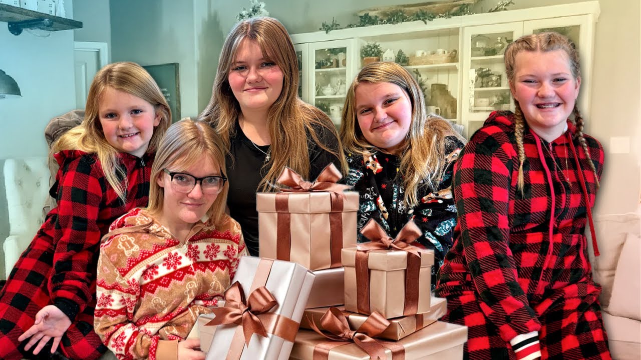 FiVE SiSTERS CHRiSTMAS GiFT Exchange!