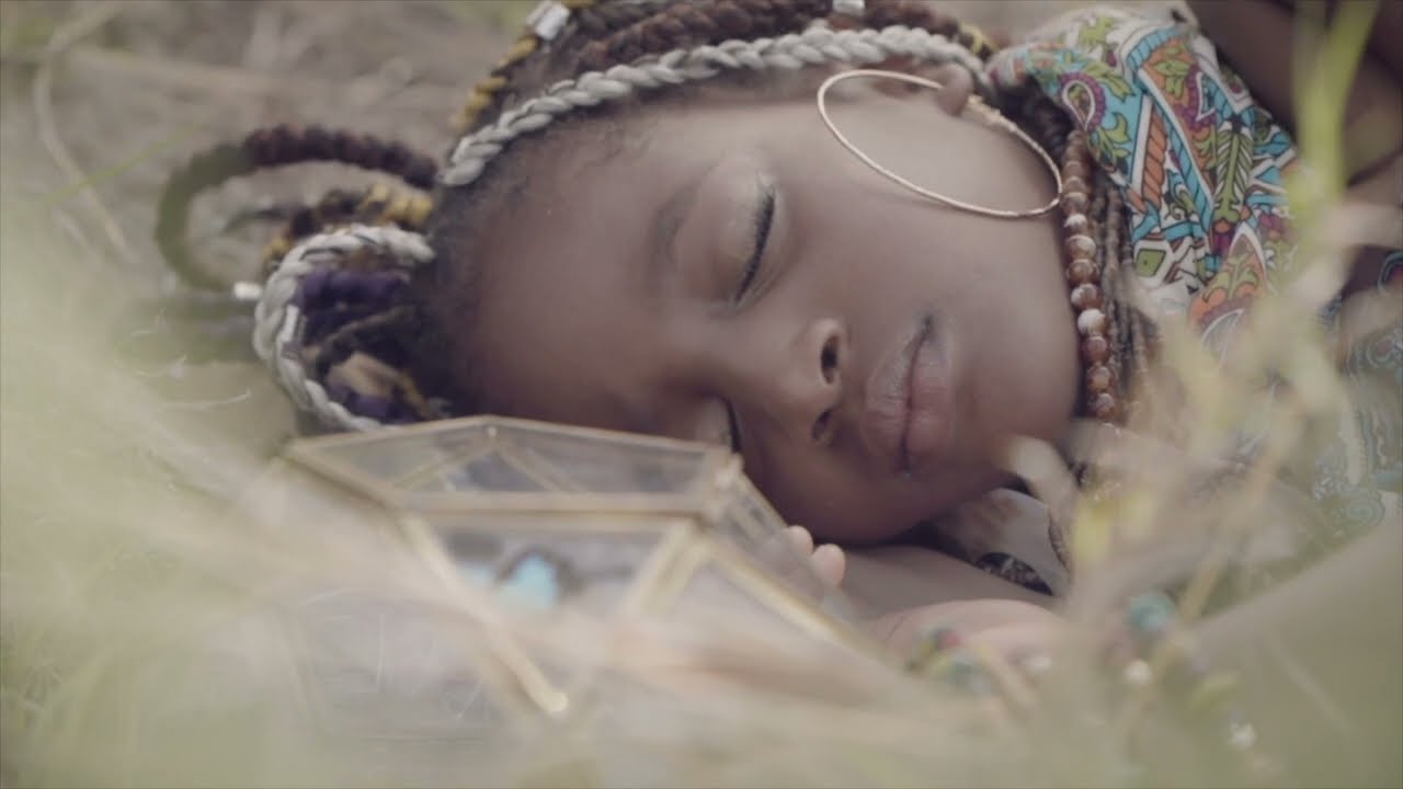 Sarah Camille: Papillon (official music video)