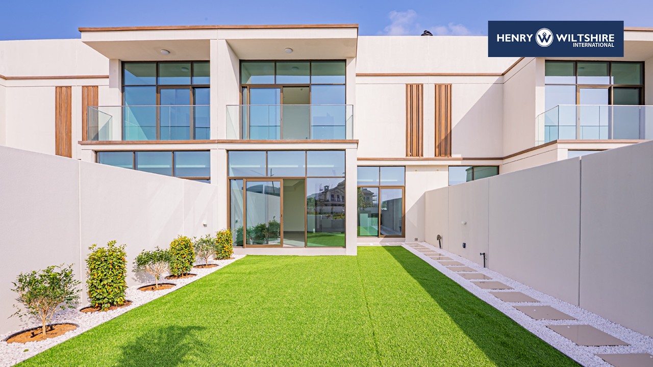 Landscaped private garden. Exclusive community.