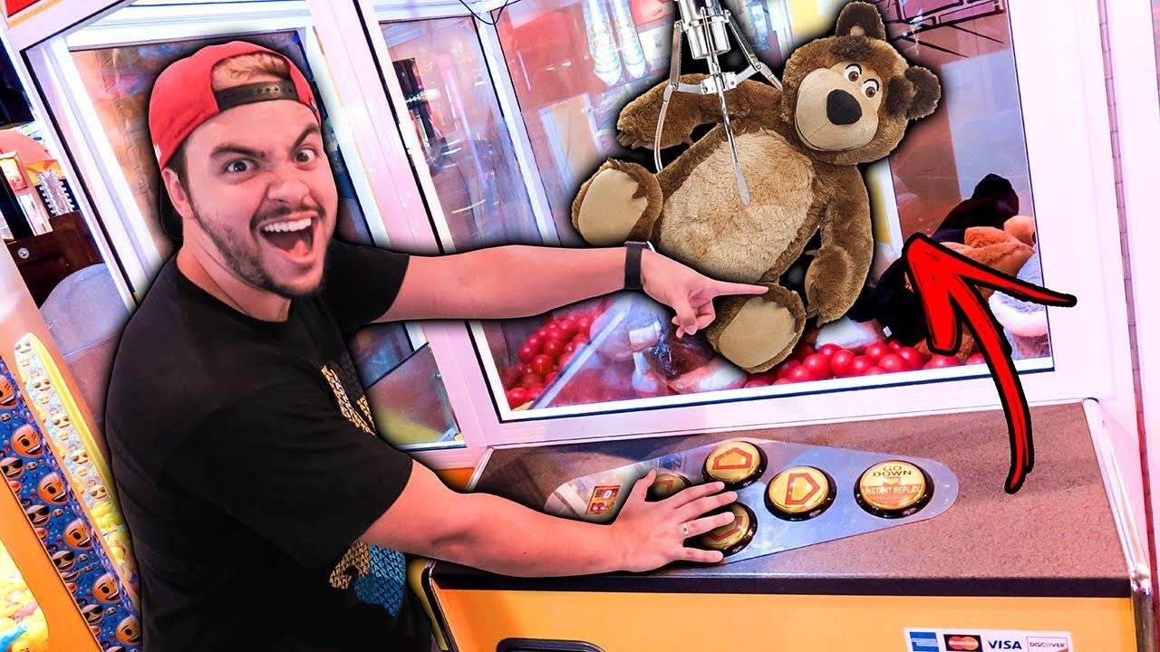 GASTEI R$ 500 REAIS NA MÁQUINA DE PEGAR URSO GIGANTE NO PARQUE DA UNIVERSAL