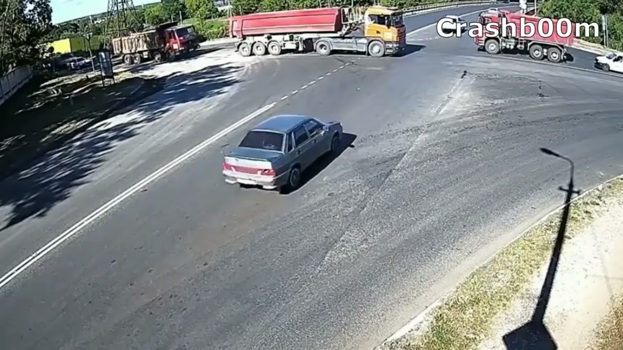 Extreme Crash Compliation / Crashb00m