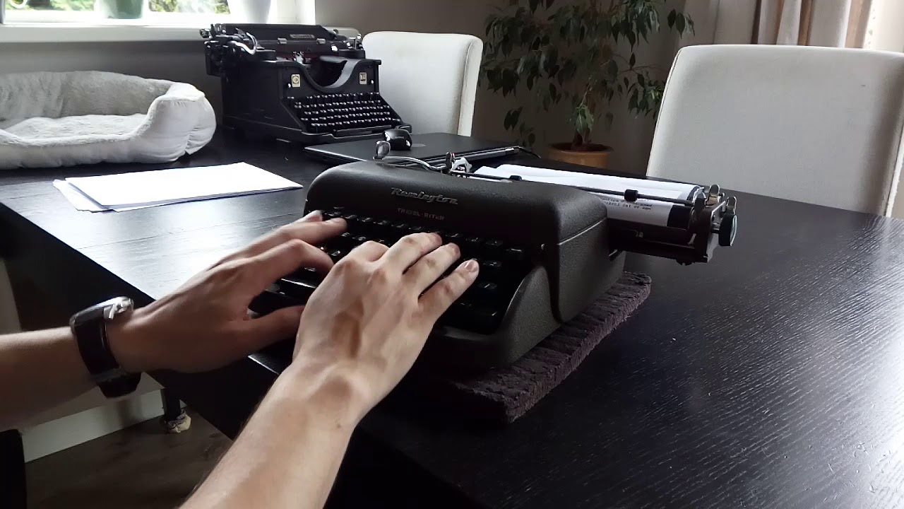 Remington Travel-Riter typewriter 1956