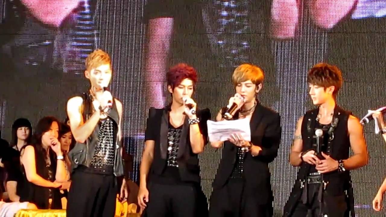 2010.09.04 飛輪海台大售票簽唱會-綸儒親嘴,儒一整個玩開了..