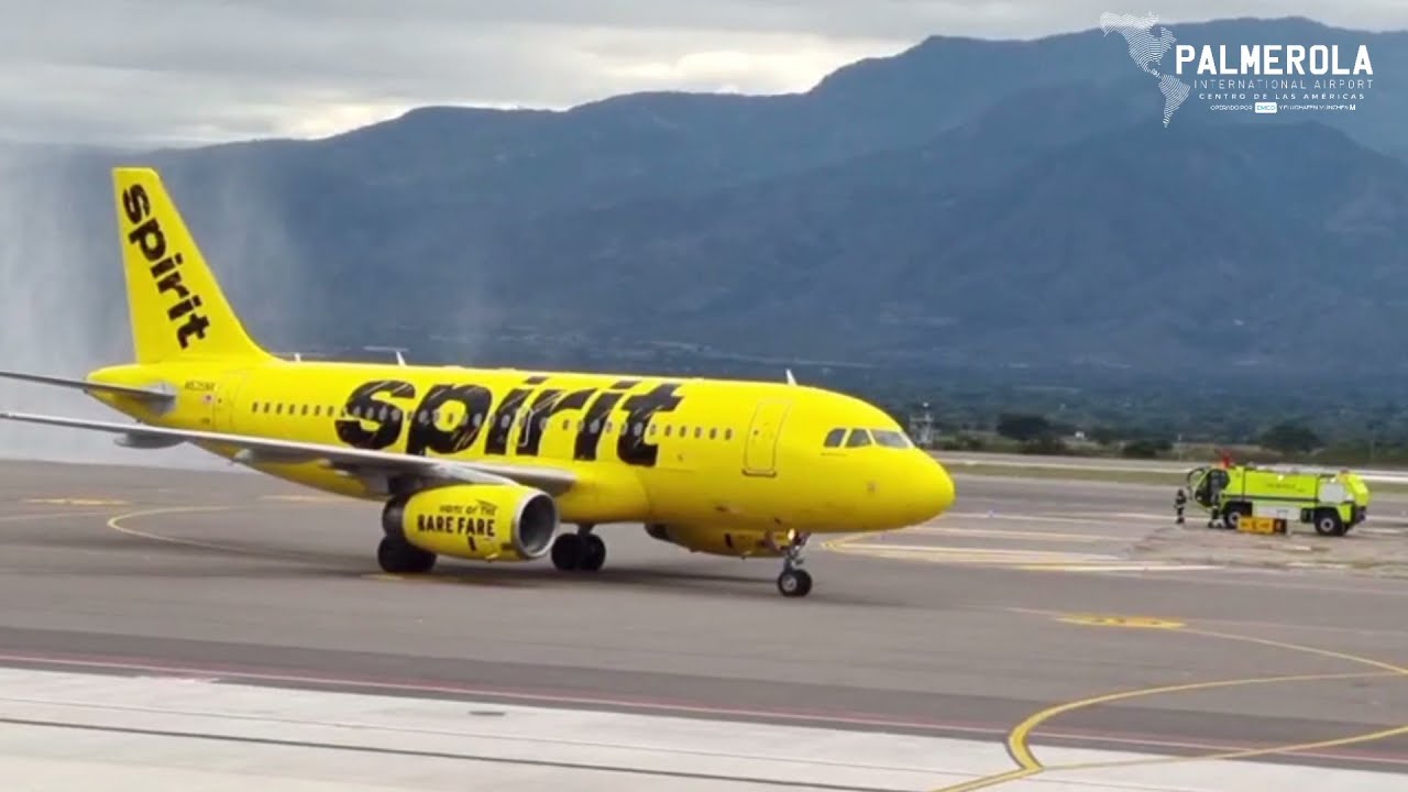 Histórico primer vuelo comercial en Palmerola