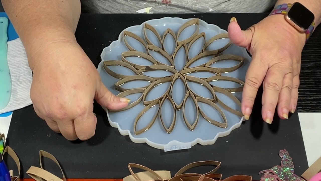 #80 - Resin Wall Hanging Using Paper Towel and Toilet Paper Rolls